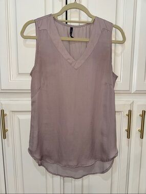 Sleeveless V-Neck Women's Top in Mauve SZ Small